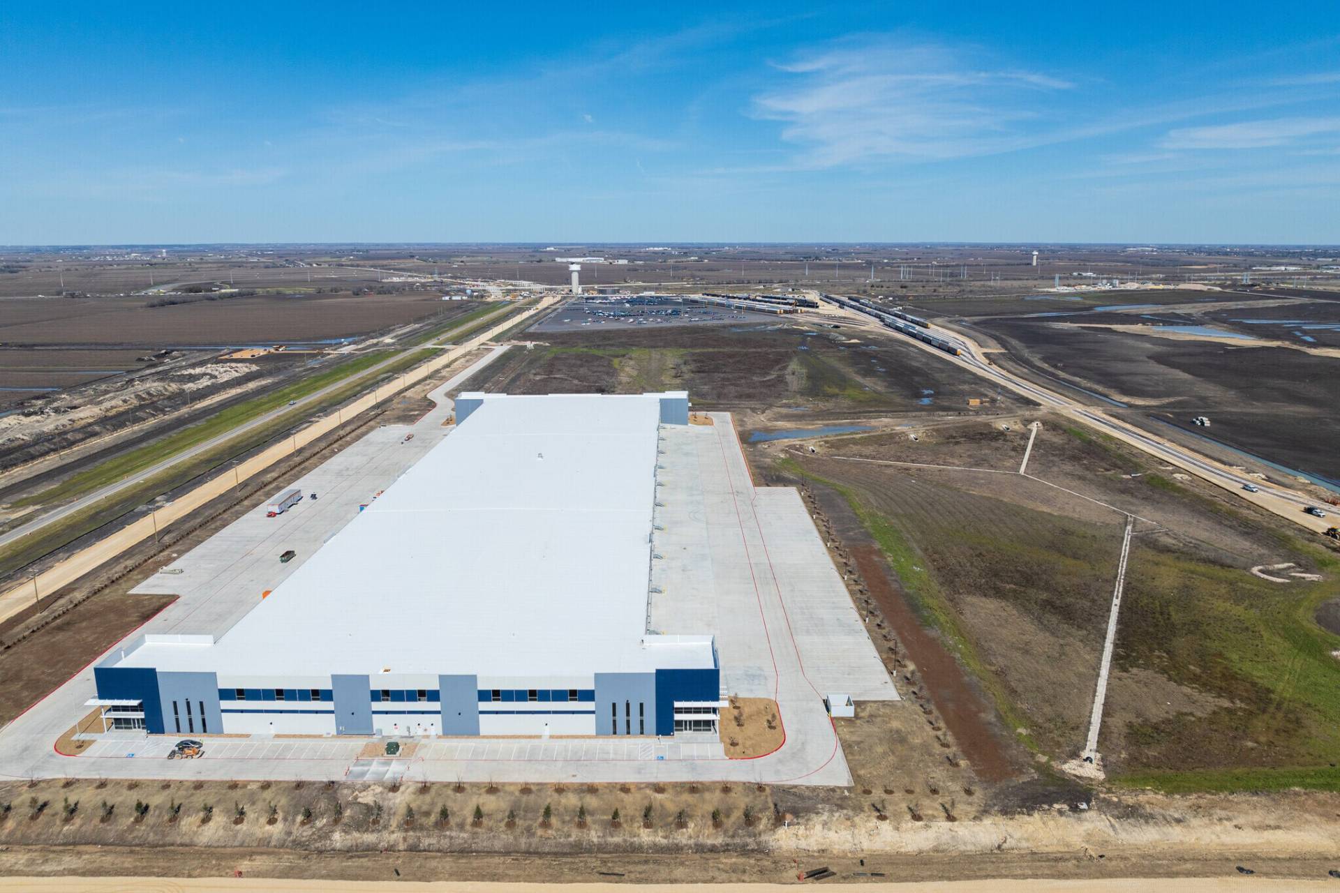 Taylor, Texas truck parking yard at 180 N Logistics Loop